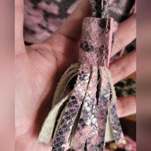 VITTORIA Napoli  pink python embossed  raw leather mini drawstring crossbody bag - Picture 13 of 16